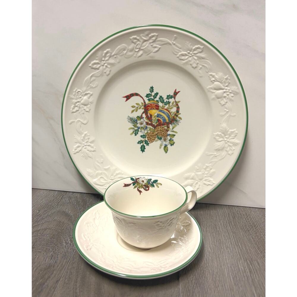 Vintage Mikasa Holiday Season 3-Piece Place Setting DB901 Stoneware Christmas